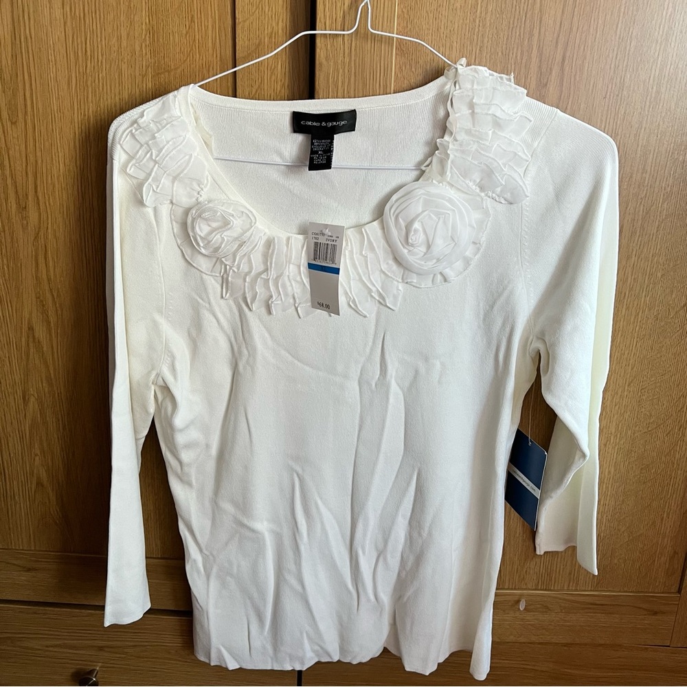 Cable & Gauge Ivory floral appliqué dressy top BNWT AS IS